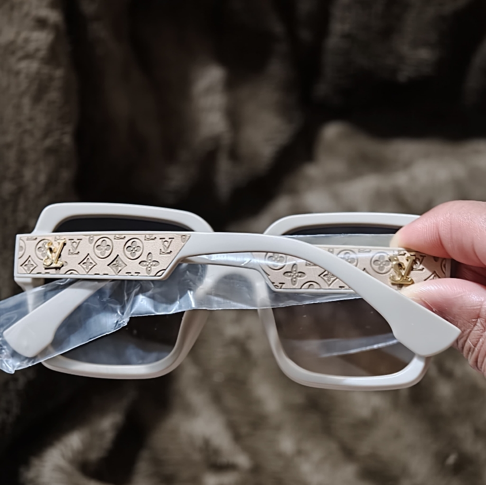 Designer Gradient Brown Sunglasses - Picture 6 of 6